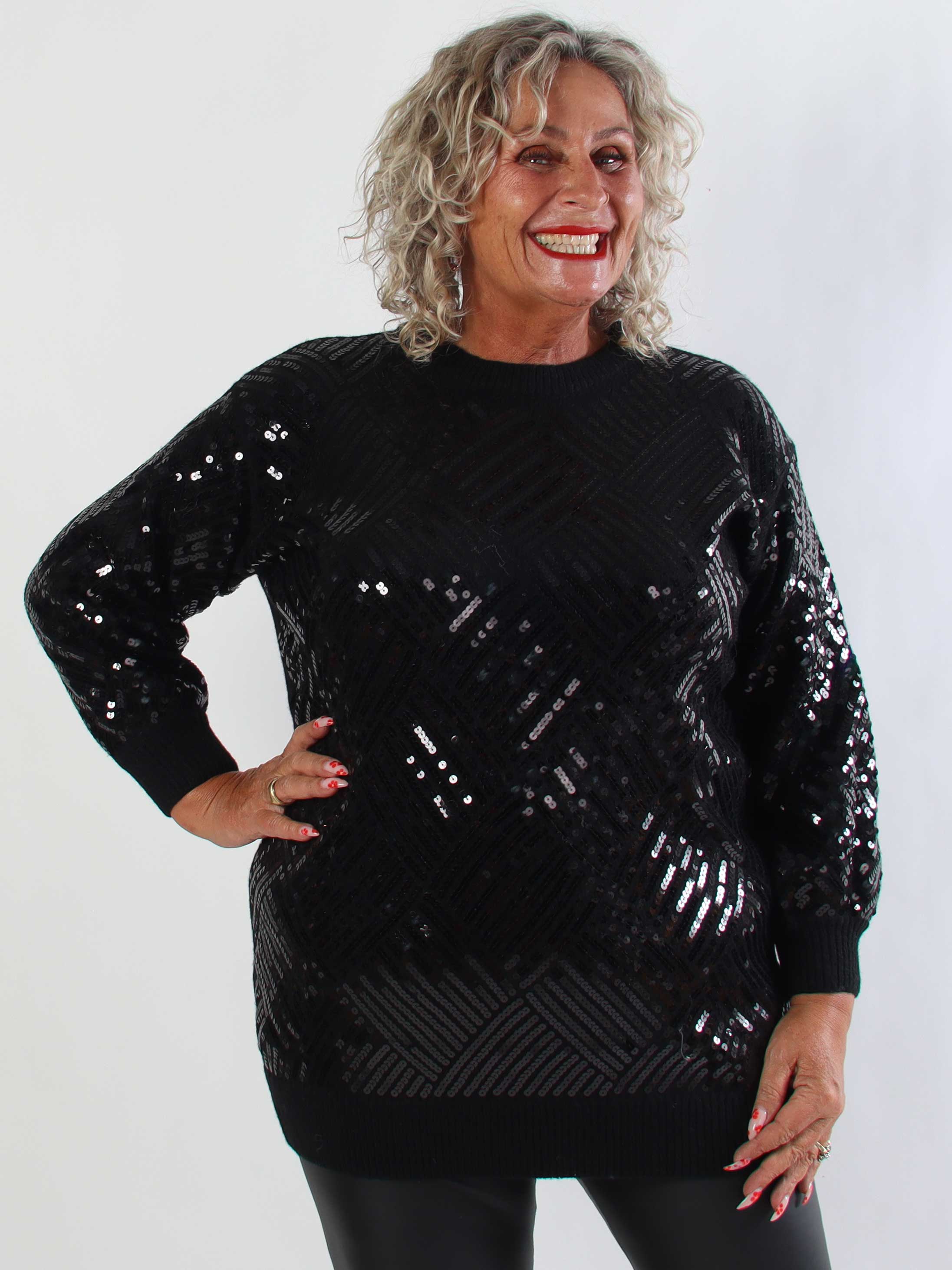 Astoria - Blød plus size strikbluse med fine pailletter på fronten